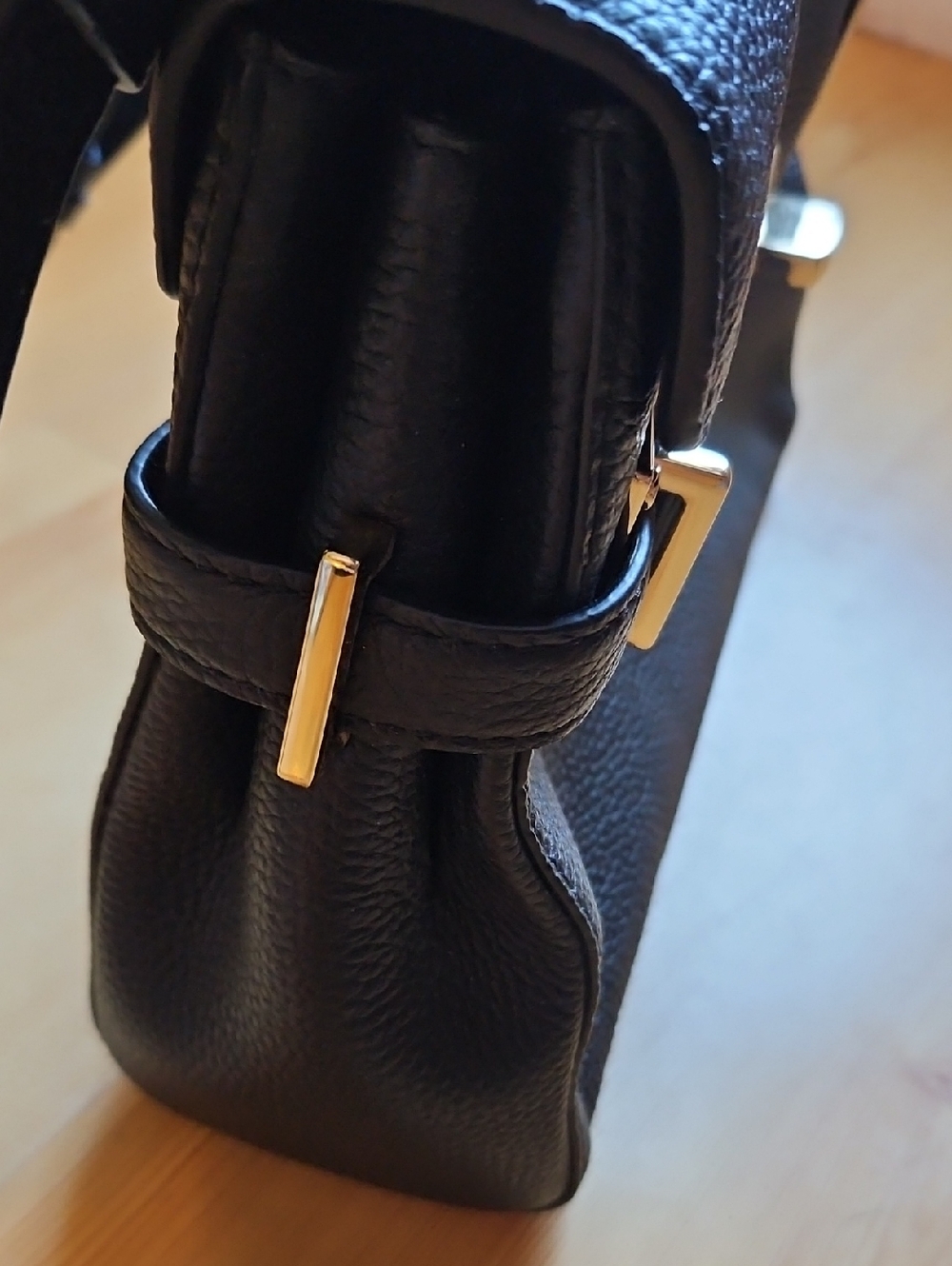 Michael Kors Black Leather Crossbody Bag with Gold-Tone Hardware - Picture 3 of 4